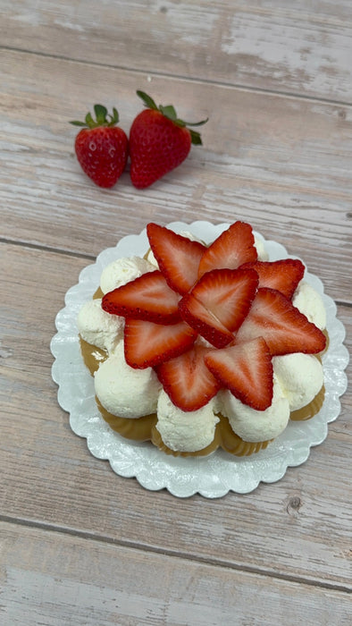 Mini Strawberry Pavlova